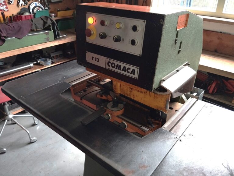 Comaca T13 – Ausklinkmaschine- Sehr gepflegte Maschine – Bild 1