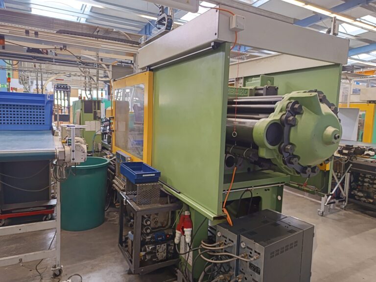 Arburg 520C-2000-675-Spritzgießmaschine – Bild 1